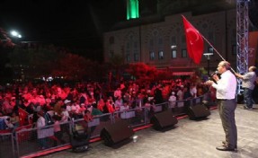 BİNLER ARNAVUTKÖY MEYDANI´NDA