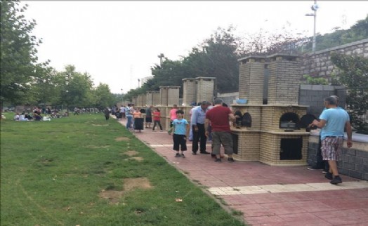 Vatandaşlar Kağıthane Hasbahçe´de Barbekü Ve Mangal Keyfi Yaptı