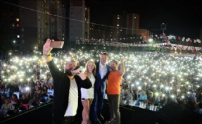 BEYLİKDÜZÜ, ECE SEÇKİN VE OZAN DOĞULU KONSERİ İLE ENERJİ DEPOLADI