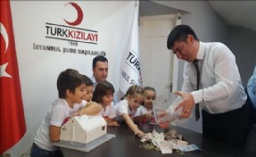 MİNİKLER, KAZANDIKLARI PARAYI KIZILAY´A BAĞIŞLADILAR