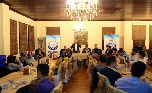 ?Bağcılarlı Gençler İçişleri Bakan Yardımcısı Mehmet Ersoy´u misafir etti?