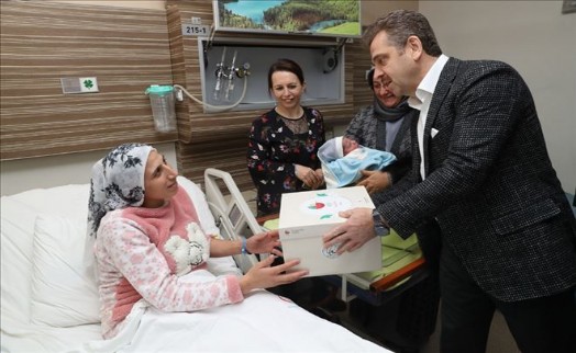 Yeni Yılın İlk Bebeklerine Başkan Usta`dan Ziyaret
