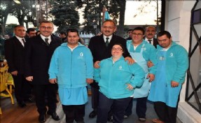 ÇEVRE VE ŞEHİRCİLİK BAKANI MEHMET ÖZHASEKİ TEBESSÜM KAHVESİ´Nİ ZİYARET ETTİ