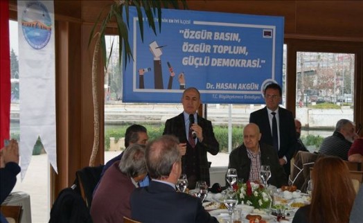 Başkan Akgün: 'Günümüzde gazetecilerin işi çok zor!'