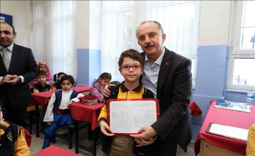 Bağcılar´da Karne Alan Öğrencilerin Ğösterisi Mest Etti