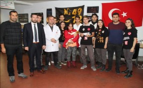 Araba çarpan felçli kediye Robot Takımı´ndan yürüteç