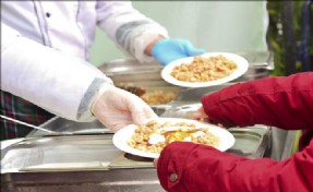 BEYLİKDÜZÜ´NDE 4 BİN KİŞİLİK MANTI DAĞITILDI