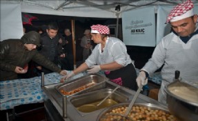 Maltepe´de 15 bin kişiye kandil lokması