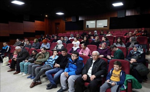 Engelliler ve aileleri ilk defa sinemaya gitti