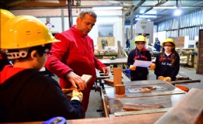 ÖĞRENCİLERİN KUŞ YUVASI PROJESİNE BELEDİYEDEN DESTEK