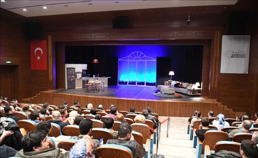 Esenyurt´ta tiyatrolar kapalı gişe