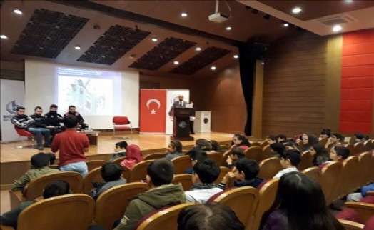 Öğrenciler Olay Yeri İnceleme Uzmanlarını sorularıyla terletti
