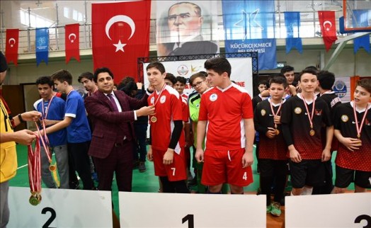 OKULLAR ARASI HENTBOL TURNUVASI SONA ERDİ