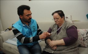 Gaziosmanpaşa´da ´Acil Hayat Butonu´ ile Kimsesiz Yaşlılar Güvende