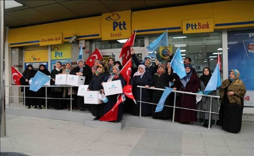 Bağcılarlı Kadınlar Mehmetçik İçin Kışlık Giyecek Ördü