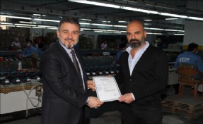 BAŞKAN ALATEPE İŞ YERİ RUHSATINI BİZZAT KENDİSİ VERDİ