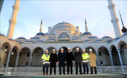 BAŞKAN UYSAL ÇAMLICA CAMİİ İNŞATTINDA  İNCELEMELERDE BULUNDU