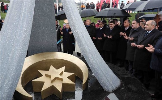 Bağcılar´da ?Azerbaycan Dostluk Parkı ve Hocalı Katliamı Anıtı? Dualarla Açıldı