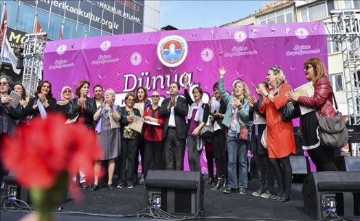 Maltepe Belediyesi´nden Kadın Çalışanlara 8 Mart İkramiyesi