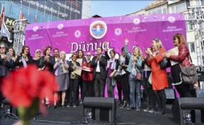 Maltepe Belediyesi´nden Kadın Çalışanlara 8 Mart İkramiyesi