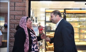 Kadınlar Gününde Kitaplı, Şiirli ve Çiçekli Kutlama