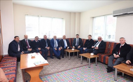 Başkan Hasan Can Cuma Namazı Sonrasında Vatandaşlarla Bir Araya Gelerek Sohbet Etti