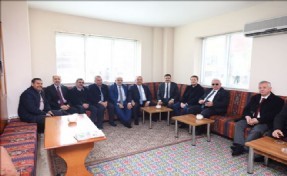 Başkan Hasan Can Cuma Namazı Sonrasında Vatandaşlarla Bir Araya Gelerek Sohbet Etti