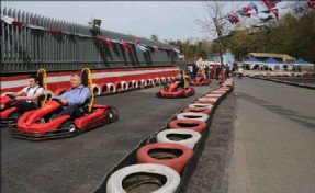 SARIYER´DE OTİZMLİ GENÇLER İÇİN PİSTE İNDİLER