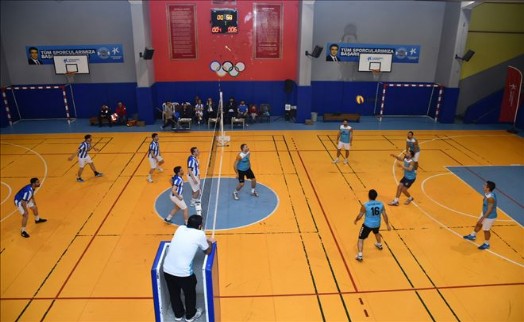 KÜÇÜKÇEKMECE´DE KAMU KURUMLAR ARASI VOLEYBOL TURNUVASI BAŞLADI