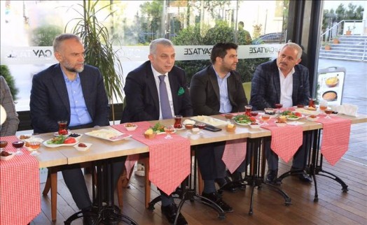 BAŞKAN POYRAZ, SULTAN MURAT CADDESİ ESNAFIYLA BULUŞTU