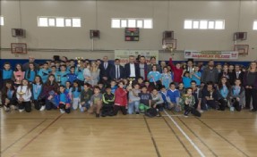ÇEKMEKÖY´DE ÇOCUK OYUNLARININ KAZANANLARI ÖDÜLLERİNİ ALDI