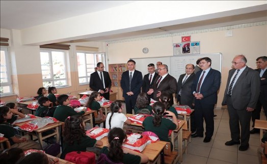 ÜMRANİYE´DE YENİ EĞİTİM-ÖĞRETİM YILININ ZİLİ ÇALDI
