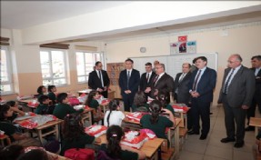 ÜMRANİYE´DE YENİ EĞİTİM-ÖĞRETİM YILININ ZİLİ ÇALDI
