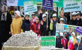 Gaziosmanpaşa´da ?Çevre Elçisi? Öğrenciler Doğayı Korumak İçin Bez Çanta Dağıttı