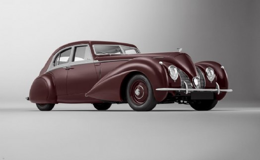 BENTLEY, 1939 MODEL CORNİCHE’İ TEKRAR HAYATA DÖNDÜRDÜ