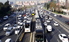 METROBÜS’TE YOĞUNLUĞU AZALTMAK İÇİN BİR DİZİ ÇALIŞMA BAŞLATILDI