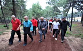 BAŞKAN YILDIRIM, MİLLET BAHÇESİ’NDE GENÇLERLE SPOR YAPTI