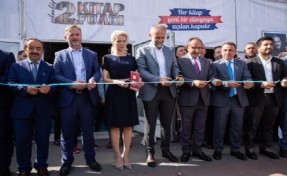 ÇEKMEKÖY’DE KİTAP FUARINA YOĞUN İLGİ