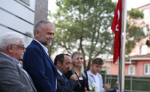 ÇEKMEKÖY BELEDİYE BAŞKANI POYRAZ, BAYRAK TÖRENLERİNE KATILIYOR