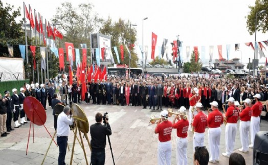 BEŞİKTAŞ’TA CUMHURİYET BAYRAMI KUTLAMALARI RESMİ TÖRENLE BAŞLADI