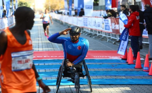 İSTANBUL MARATONU'NA BAĞCILARLI ATLETLER DAMGASINI VURDU