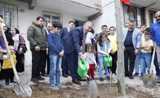 SULTANGAZİ’DE AĞAÇ DİKME ETKİNLİĞİNE YOĞUN İLGİ