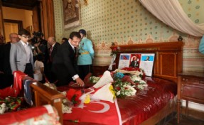 İMAMOĞLU GELENEĞİNİ BOZMADI; ÖNCE MEVLİDE KATILDI SONRA CEMEVİ’NDE DUA ETTİ