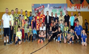 GAZİOSMANPAŞA’DA BABA-OĞUL FUTSAL TURNUVASI HEYECANI