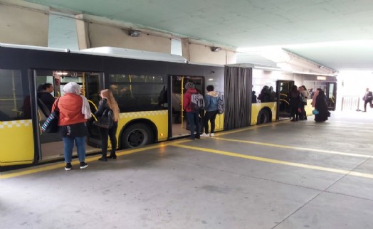 METROBÜS’TE 'İŞARETLİ BEKLEME YERİ' DÖNEMİ BAŞLIYOR