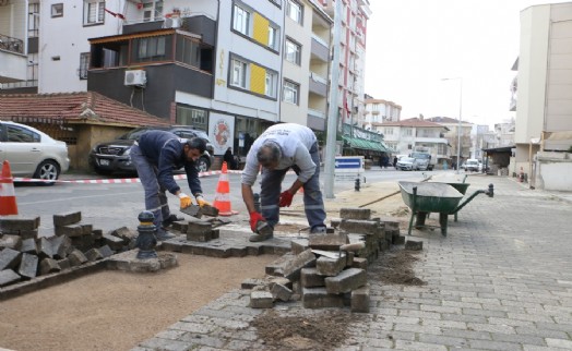 KARTAL’DA KALDIRIM YENİLEME VE YOL BAKIM ÇALIŞMALARI DEVAM EDİYOR