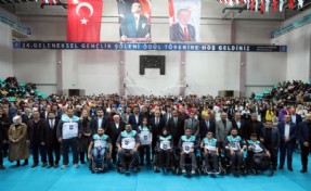 BAĞCILAR’IN EN BAŞARILI GENÇLERİ ÖDÜLLENDİRİLDİ