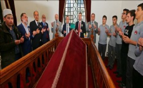 PLEVNE KAHRAMANI GAZİ OSMAN PAŞA KABRİ BAŞINDA ANILDI