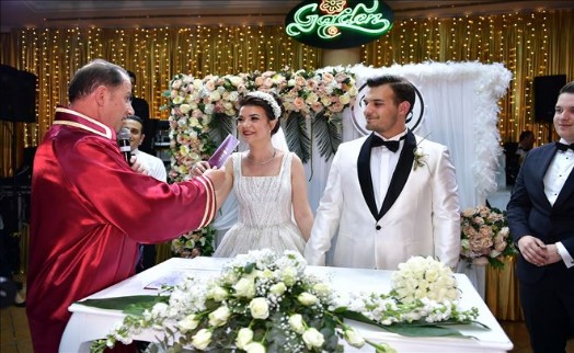 BEYLİKDÜZÜ BELEDİYE BAŞKANI ÇALIK İLK NİKHI KIYDI