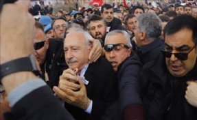 CHP LİDERİ KILIÇDAROĞLU´NA ŞEHİT CENAZESİNDE SALDIRI